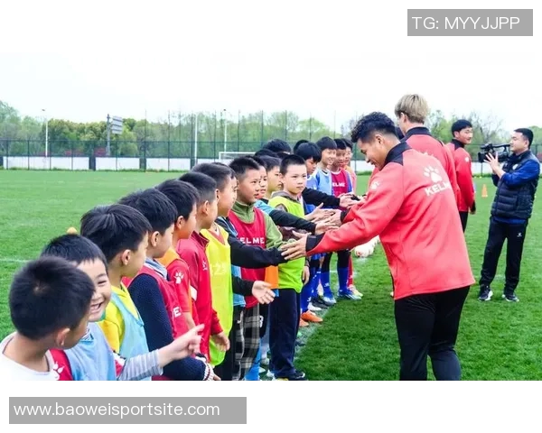 文班受伤期间积极参与球迷组织助威训练效仿欧洲足球精神 文班受伤期间积极参与球迷组织助威训练效仿欧洲足球精神