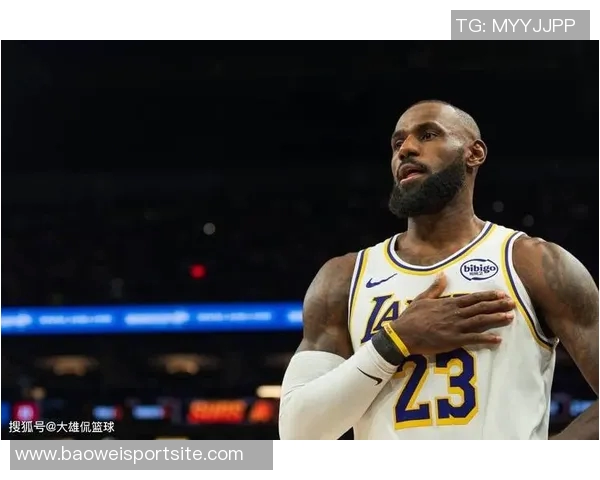 奥特谈三分犯规争议裁判称布克触碰詹姆斯手腕我未能清晰观察到